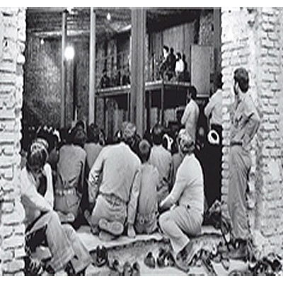 تأکید بر معرفی شخصیت امام خمینی با نمایش عکس‌ های ایشان