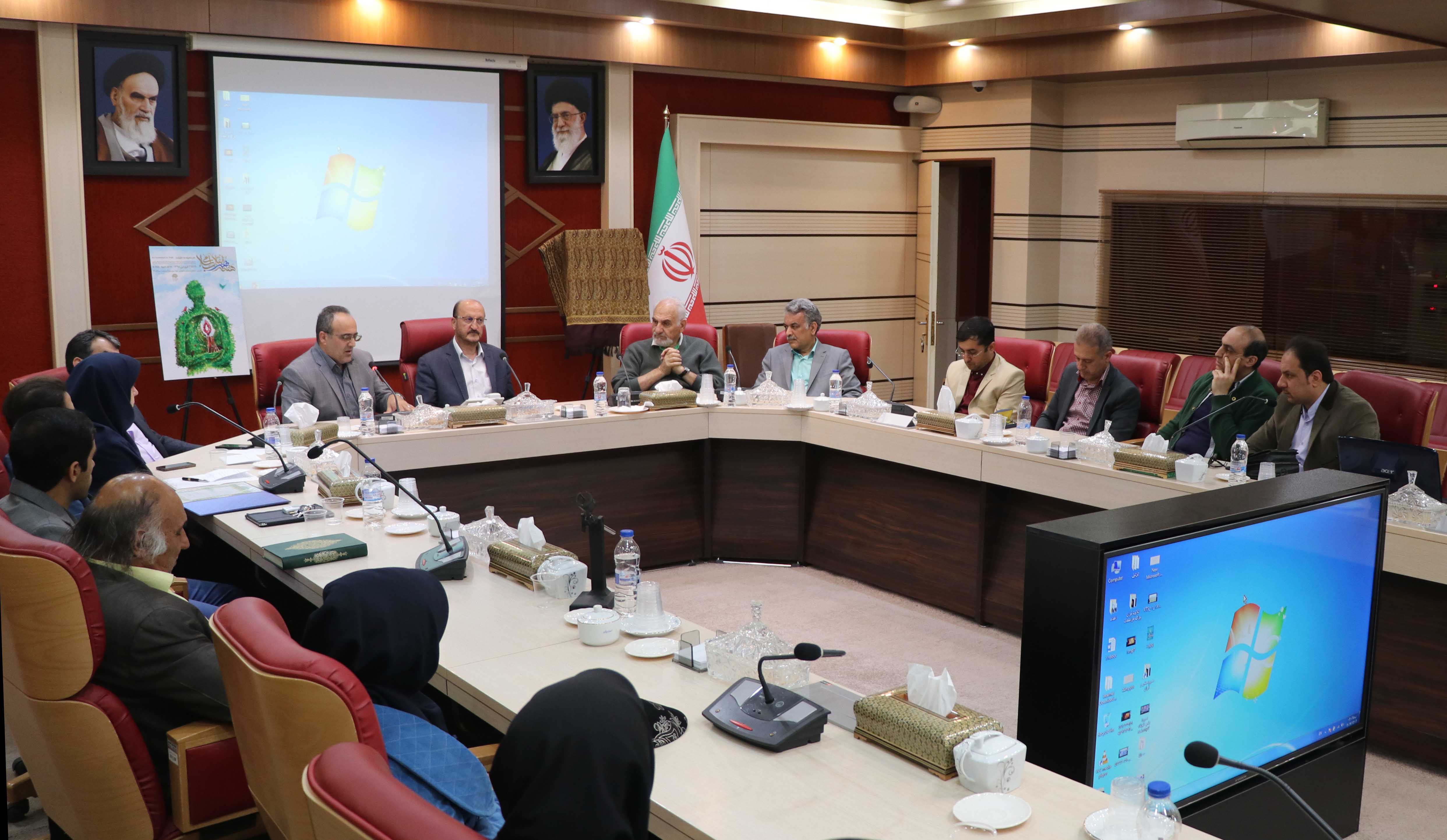 هنرمتعهد روح جامعه را تلطیف می کند