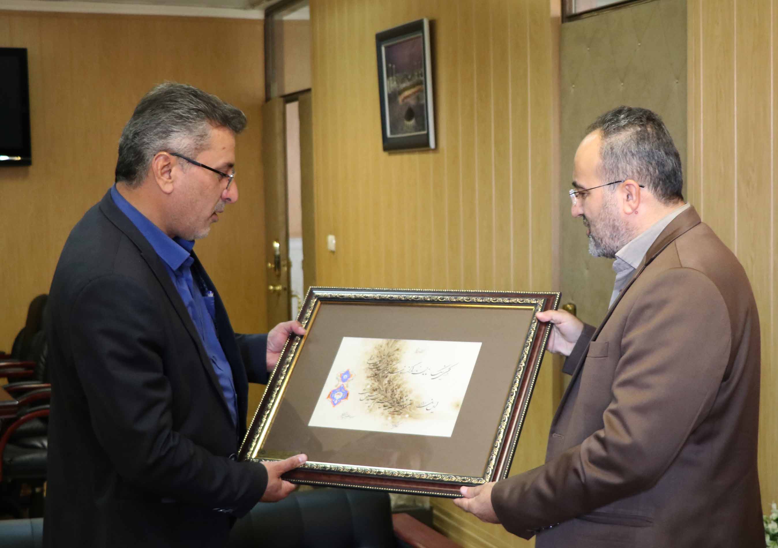 دیدار رییس حوزه هنری قزوین با فرماندار آبیک