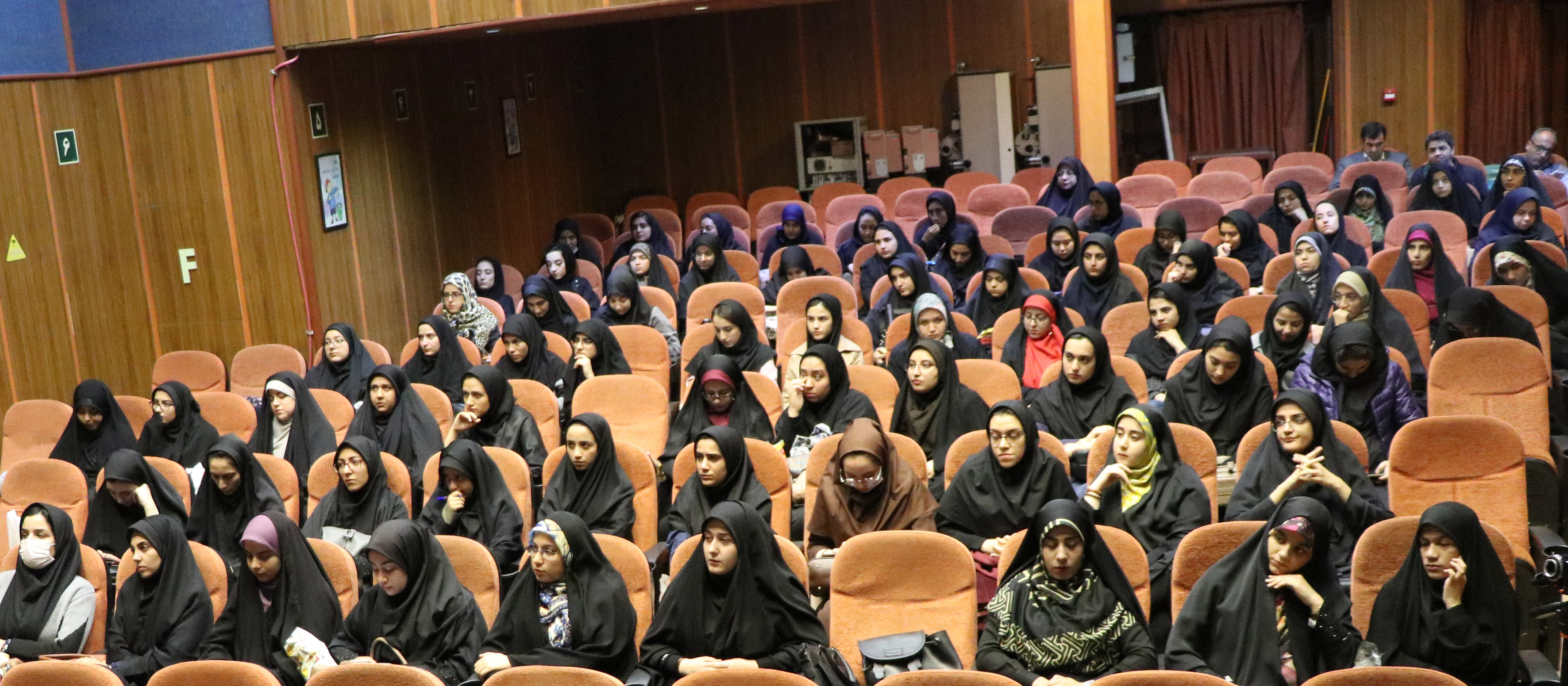 نقد و بررسی فیلم رد خون در حوزه هنری