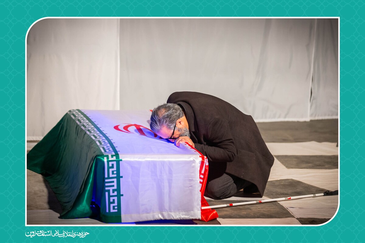 اجرای نمایش «قرار» پس از پنج شب با استقبال مخاطبان به پایان رسید