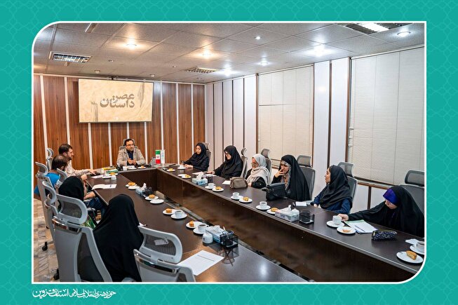 گزارش تصویری| عصر داستان، نشست هم اندیشی اهالی داستان قزوین